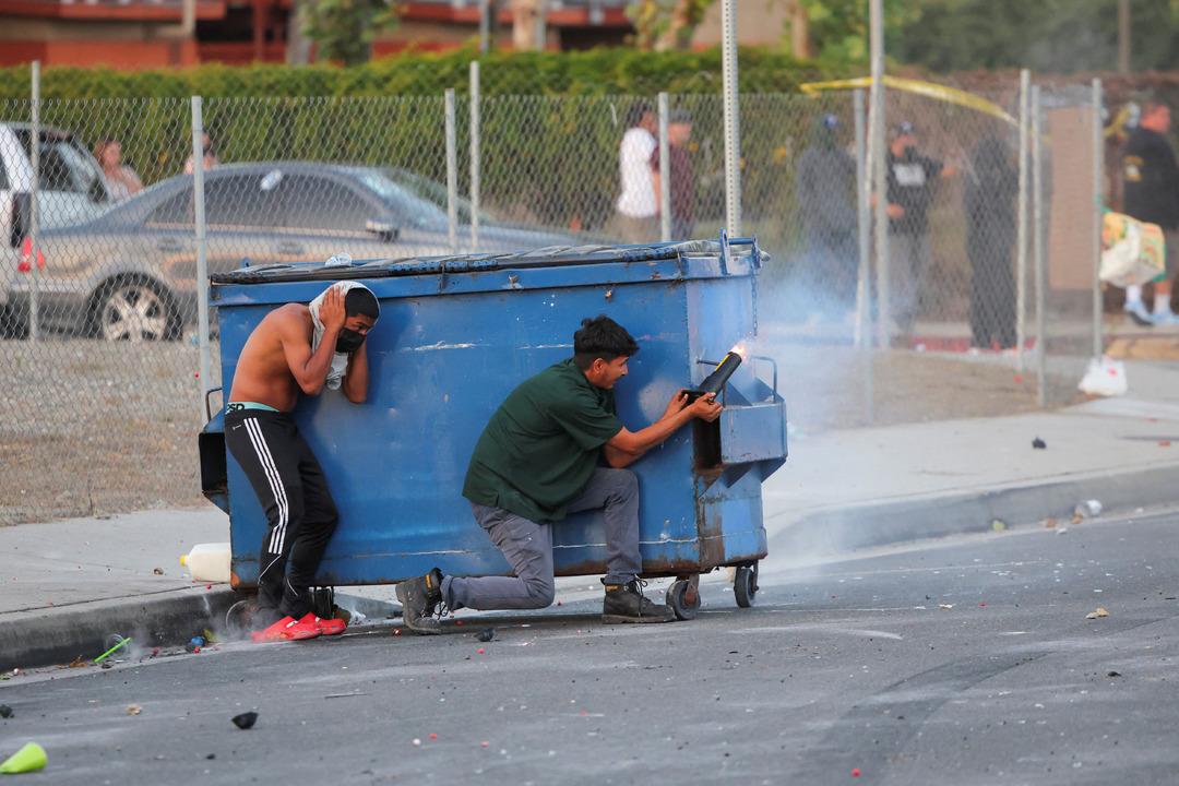 2025-06-08T032705Z_1147145605_RC23YEA3D73Q_RTMADP_3_USA-MIGRATION-PROTEST-LOS-ANGES