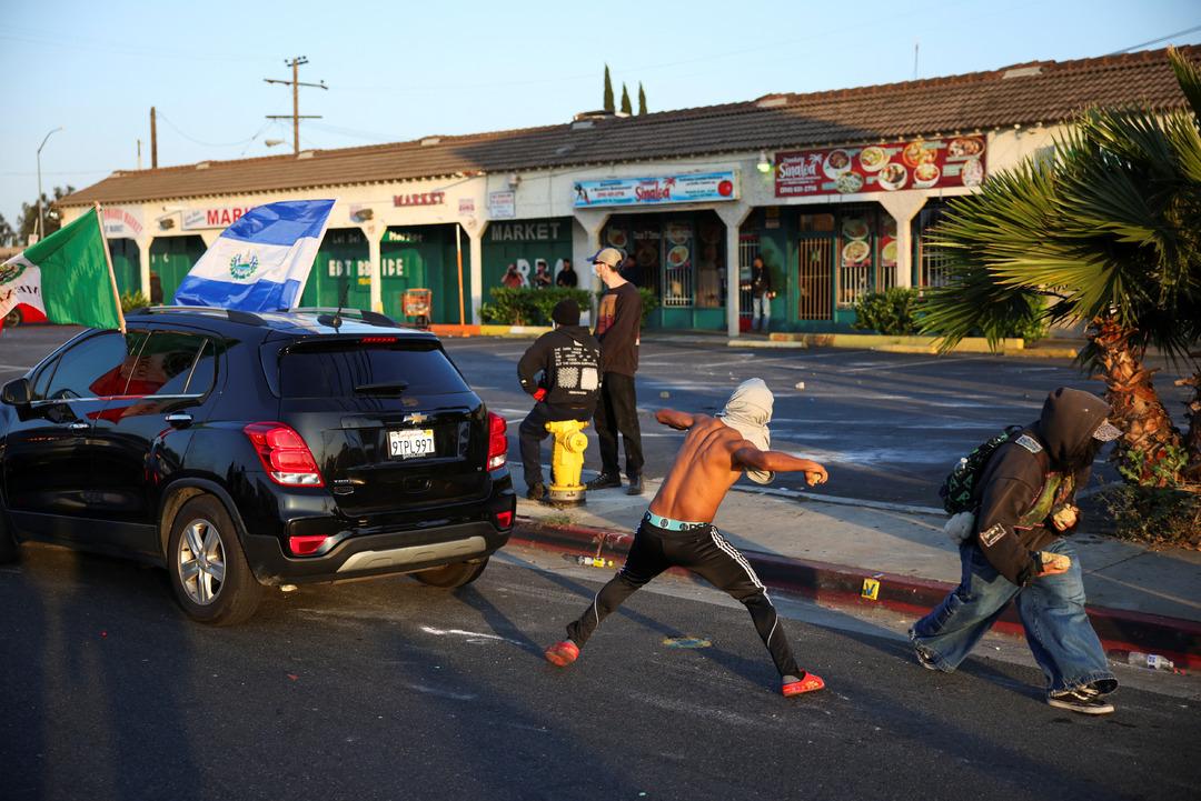 2025-06-08T024215Z_732218105_RC22YEAISR2L_RTMADP_3_USA-MIGRATION-LOS-LOS-Angeles