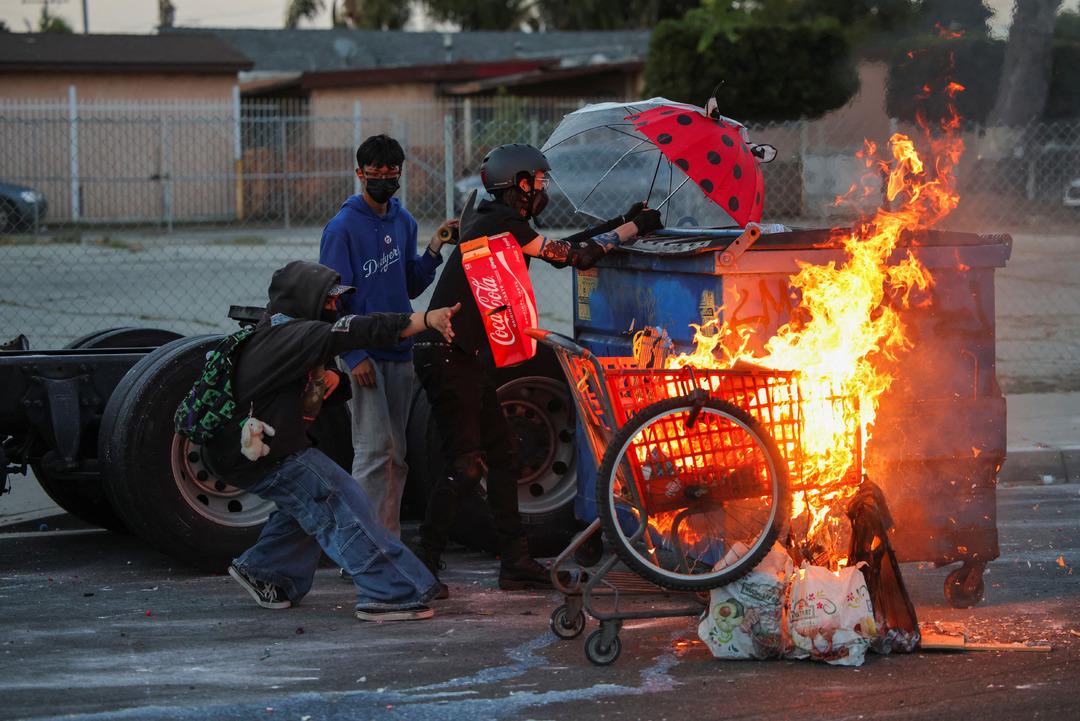 2025-06-08T032705Z_1474664741_RC23YEA5396I_RTMADP_3_USA-MIGRATION-PROTEST-LOS-ANGES
