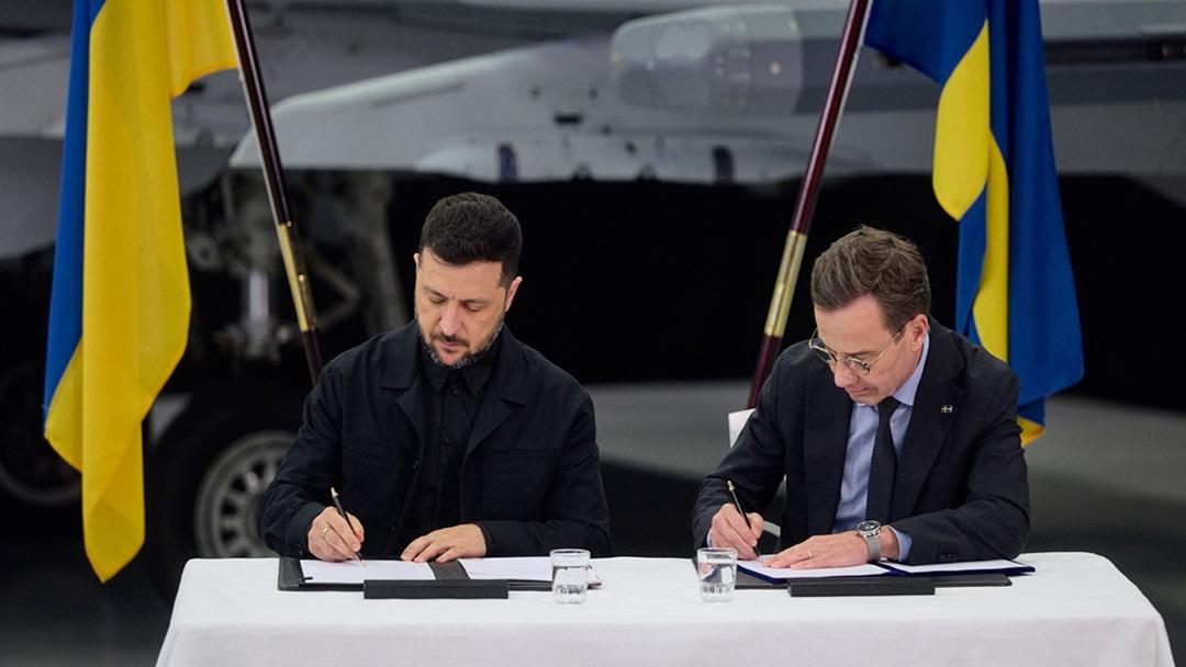 Ukrayna, İsveç'ten Gripen savaş uçağı filosunu alacak