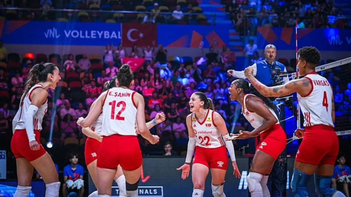Filenin Sultanları, Çin'e set vermedi finale yükseldi!