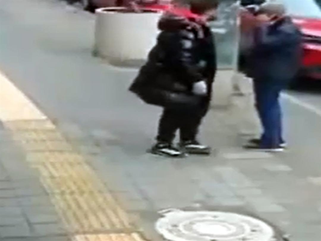 Kendisini evden çıkaran mülk sahibini dövdü; Kamera 2'deki o anlar