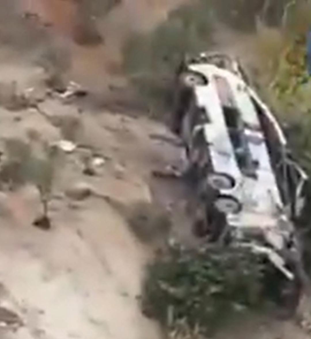 Peru'da bir yolcu otobüsü bir kamyonetle çarpıştı ve hendeğe uçtu: 37 kişi öldü, 13 kişi yaralandı, 4 kişi yaralandı