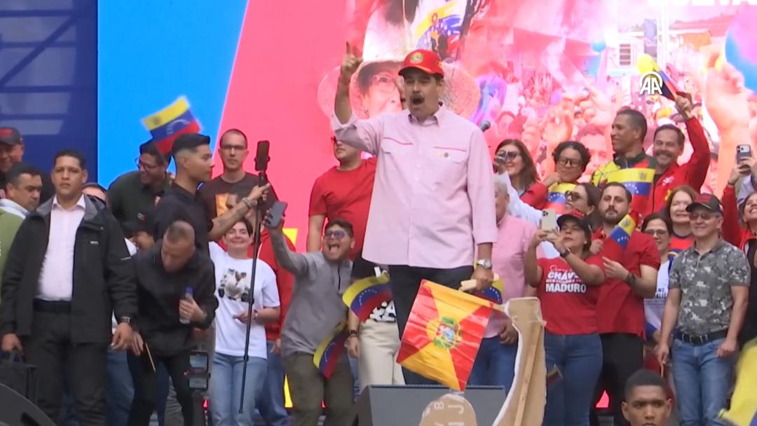 Trump'a anlayabileceği dilden yanıt verdi: Maduro dans etti 