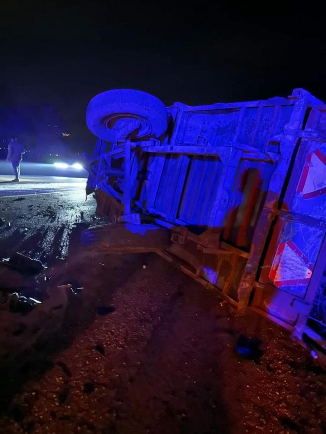 Tokat'ta otomobil traktöre çarptı: 4 yaralı, 2 kişi