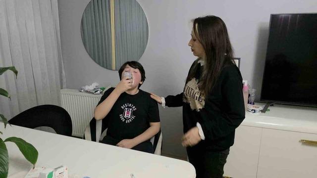 8 yıldır durmayan öksürüğü hayatını kabusa çevirdi: Ne uyuyabiliyor ne de kilosuna hakim olabiliyor.