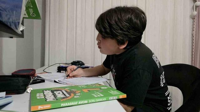 8 yıldır durmayan öksürüğü hayatını kabusa çevirdi: Ne uyuyabiliyor ne de kilosuna hakim olabiliyor.