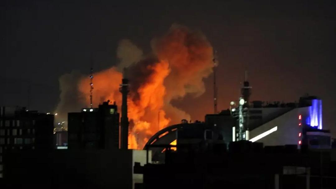 Katar İçişleri Bakanı Al Thani, gıda, su ve ilaç stoklarının yeterli düzeyde olduğunu açıkladı.