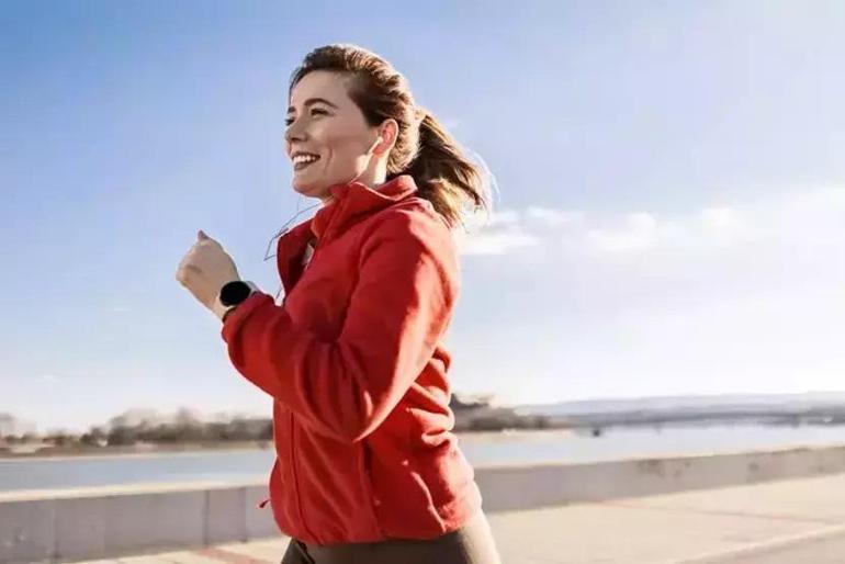 ZAYIFLAMA ALTIN KARIŞIMI Sadece 1 çay kaşığı ekleyin: karnı düzleştirir ve bel ve kalçadaki yağları yakar.