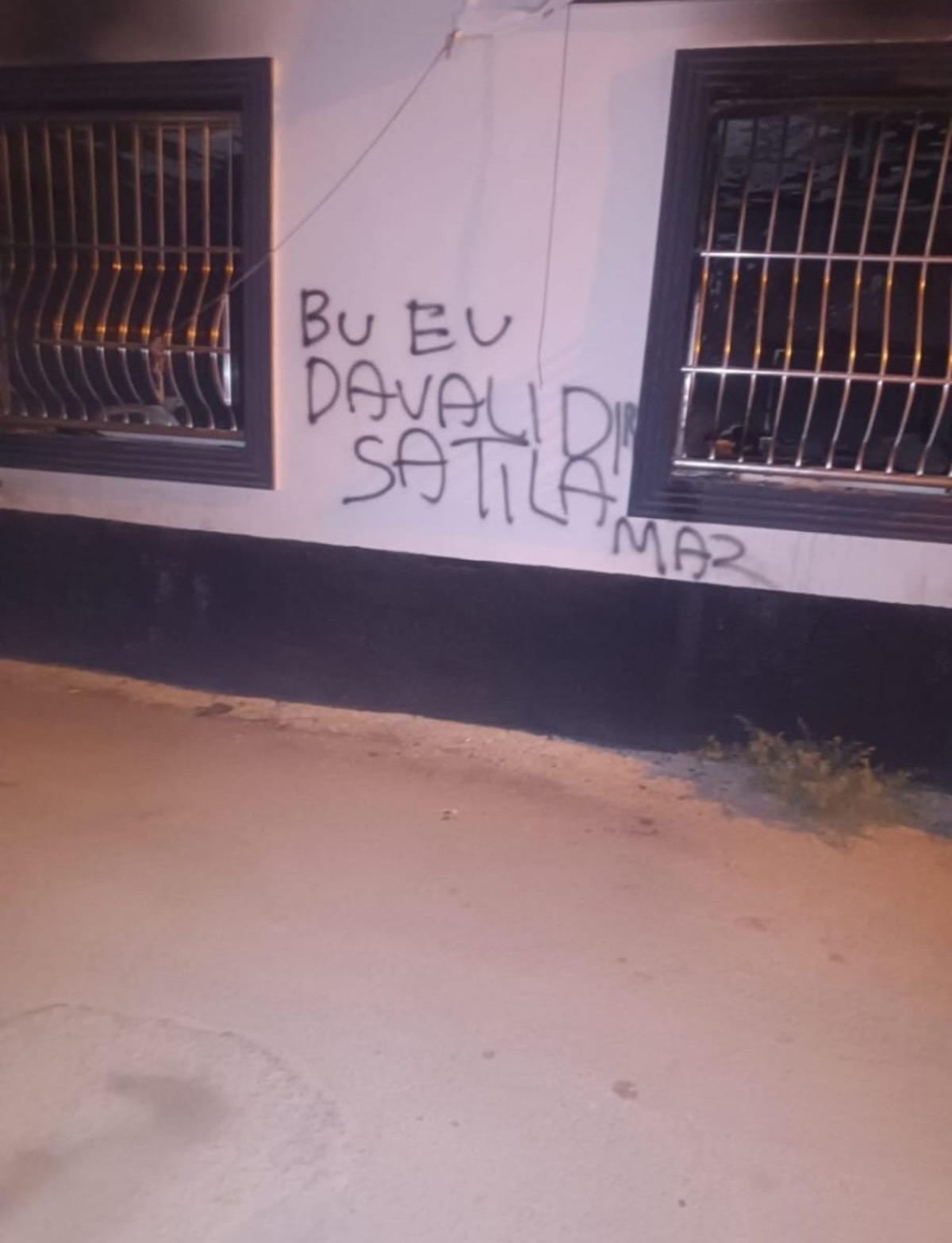 Evi ateşe verildi, şehirler tehdit edildi! Şehidin ailesi kan parası olarak 100 deveyi talep etti 2