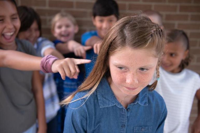 Ezgi Moladan'ın Akran Zorbalığı İtirafı Dikkat, insanın tüm hayatını etkileyebilir