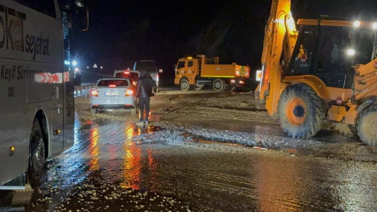 Mayıs ayında kar esareti! Yoğun kar yağışı nedeniyle Antalya-Afyon yolu trafiğe kapatıldı 5