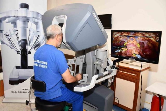 Alanya'da robotik cerrahi alanında simüle eğitim verildi 3