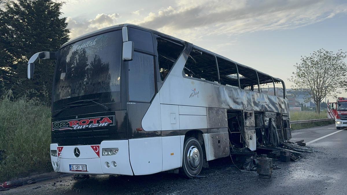 Yelken açıyordu! Yolcu otobüsü alev aldı 2
