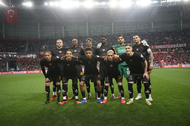 Galatasaray’a Samsunspor karşısında şok! Torreira devam edemedi