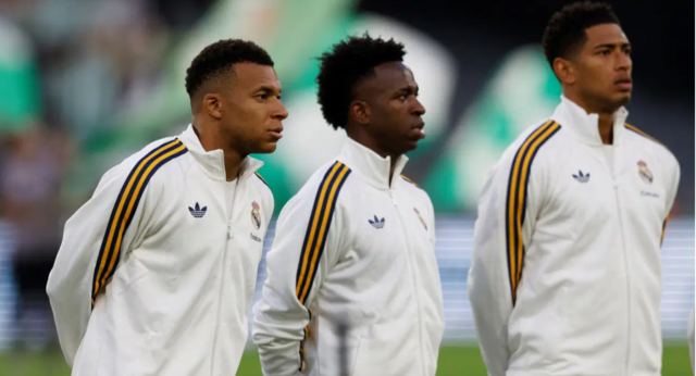 Tüm takım ayağa kalktı! Mbappe’ye büyük tepki