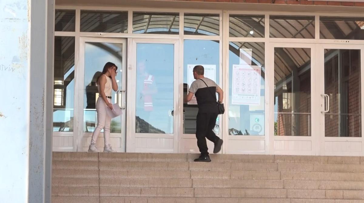 Yurttan YKS görüntüleri... 1 dakikada rüyasına veda etti: Polis ve vatandaş ekipleri seferber oldu 3