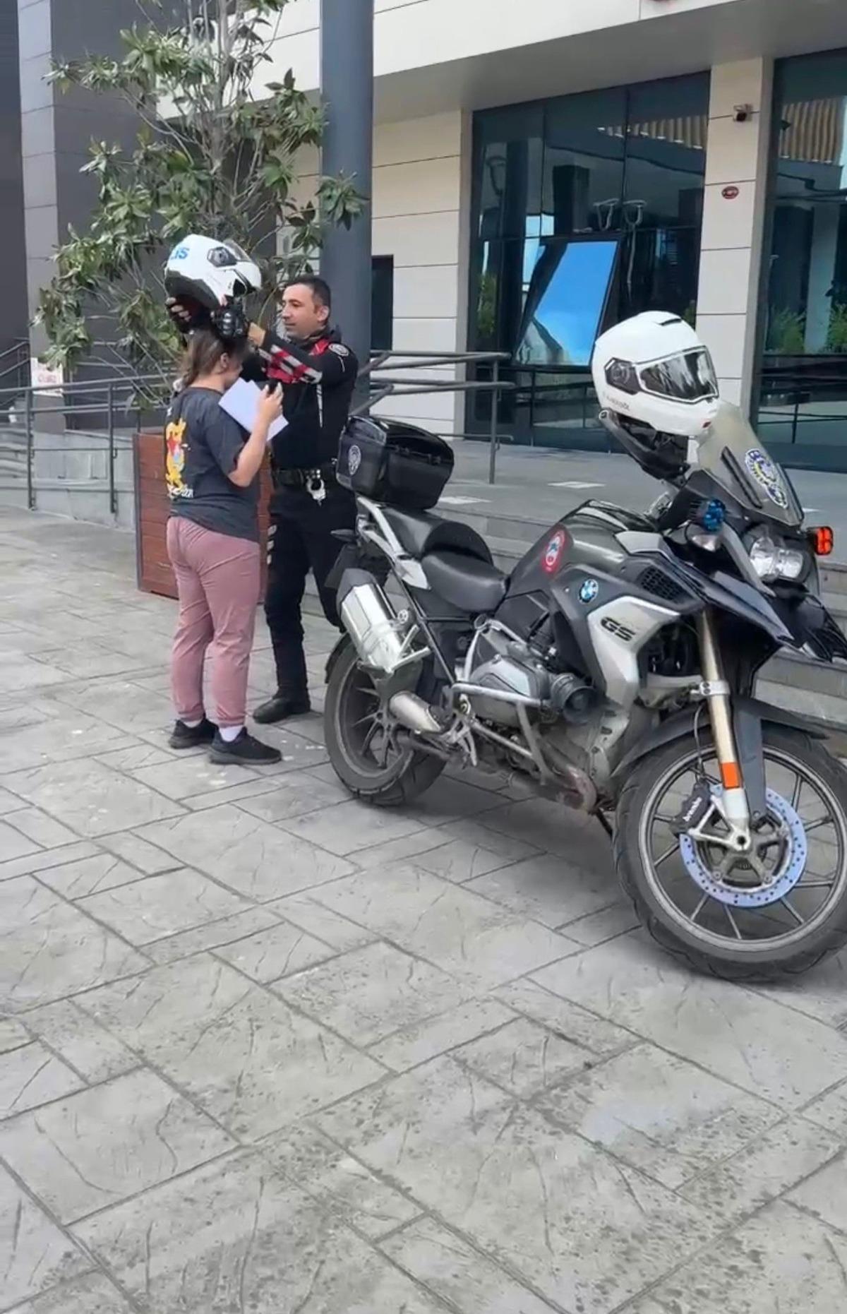 Yurttan YKS görüntüleri... 1 dakikada rüyasına veda etti: Polis ekipleri ve vatandaşlar seferber oldu 7