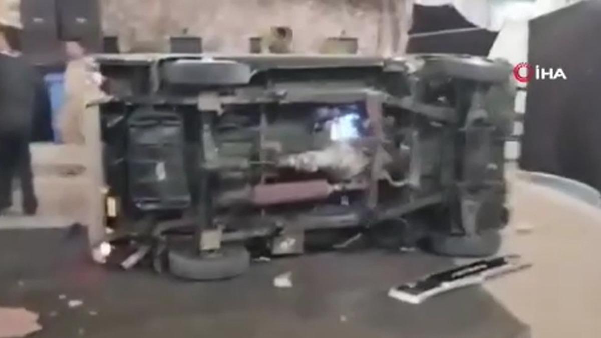 Pakistan'da araç camiye çarptı: 2 ölü, 30 yaralı