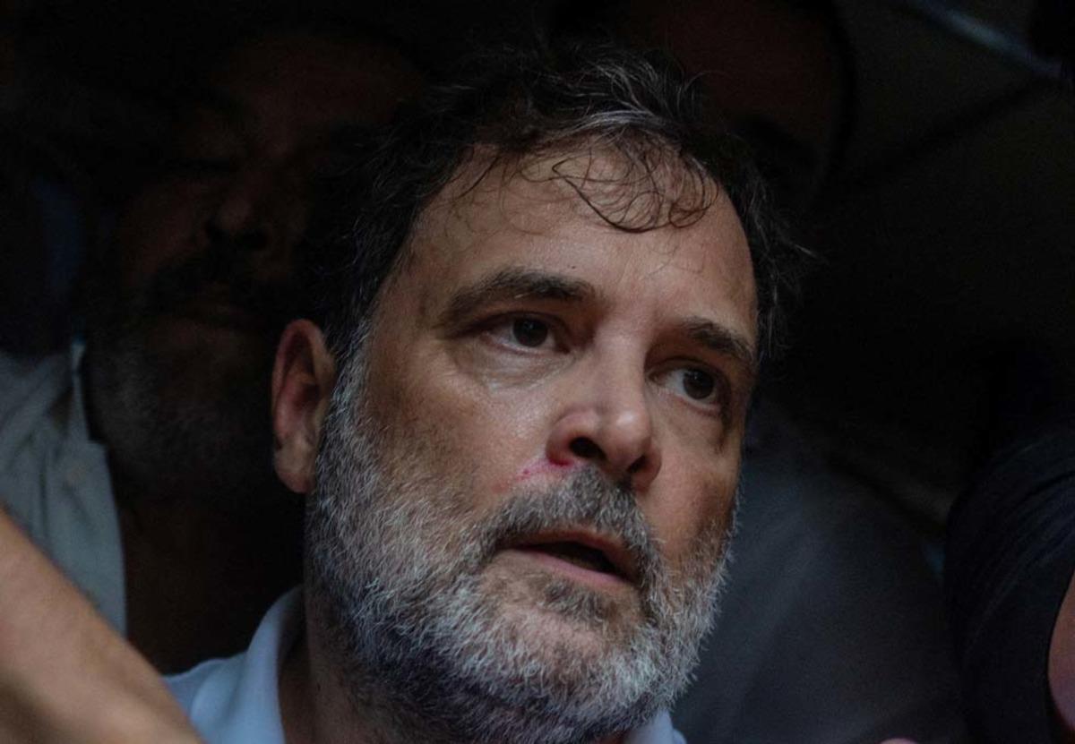 Muhalefet liderini götürdüler! Polis Rahul Gandhi'yi böyle tutukladı